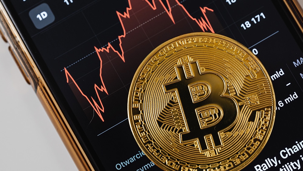 Con nueva caída de 17%, el precio de bitcoin vuelve a los 45.000 dólares