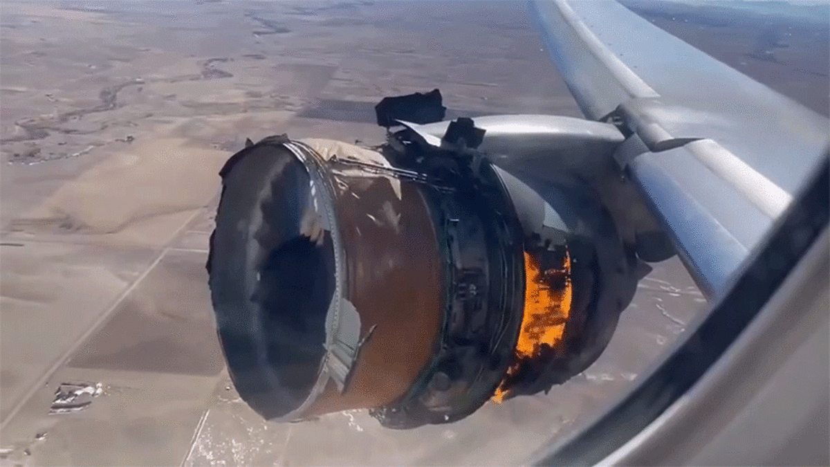 El motor de un avión se despedaza en pleno vuelo y cae en Colorado