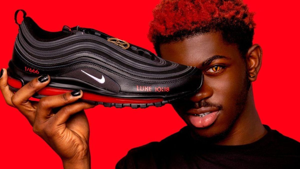 Nike demanda a las zapatillas satánicas que incluyen sangre