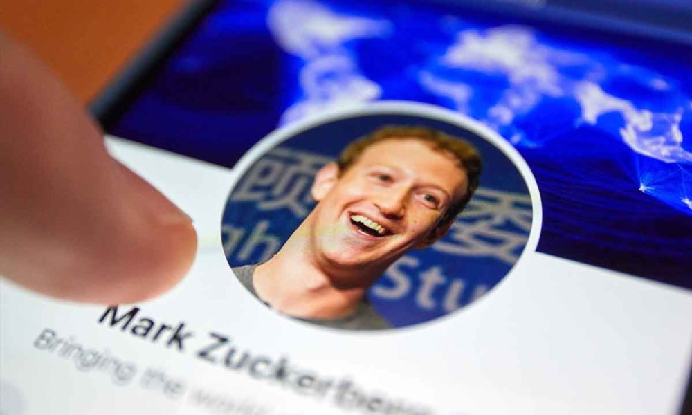Mark Zuckerberg también ve sus datos filtrados por Facebook
