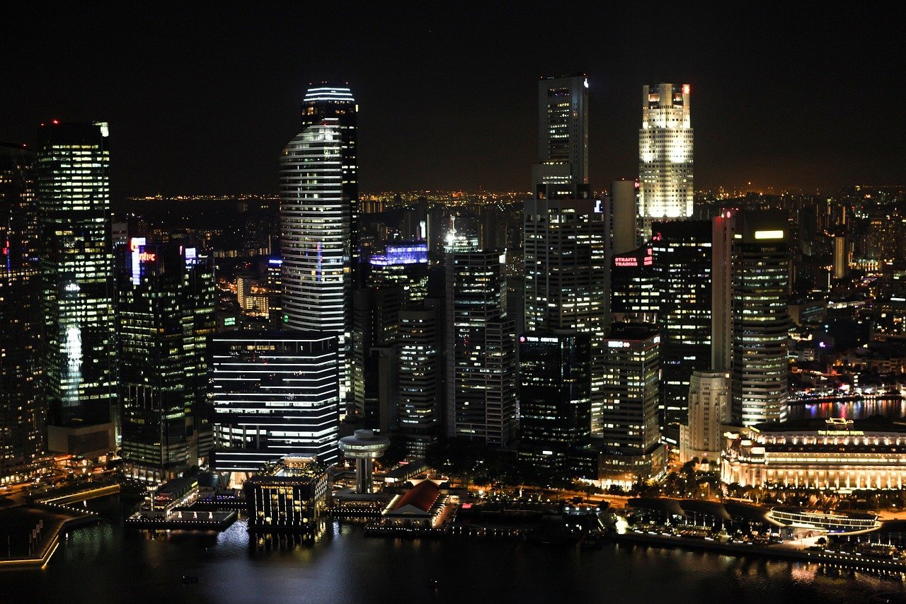 El Banco Central de Singapur selecciona 15 empresas para vender CBDC al por menor