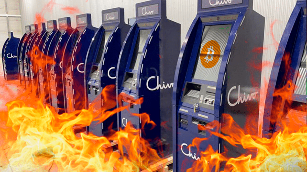 Opositores a Bukele incendian un cajero Chivo de Bitcoin en El Salvador