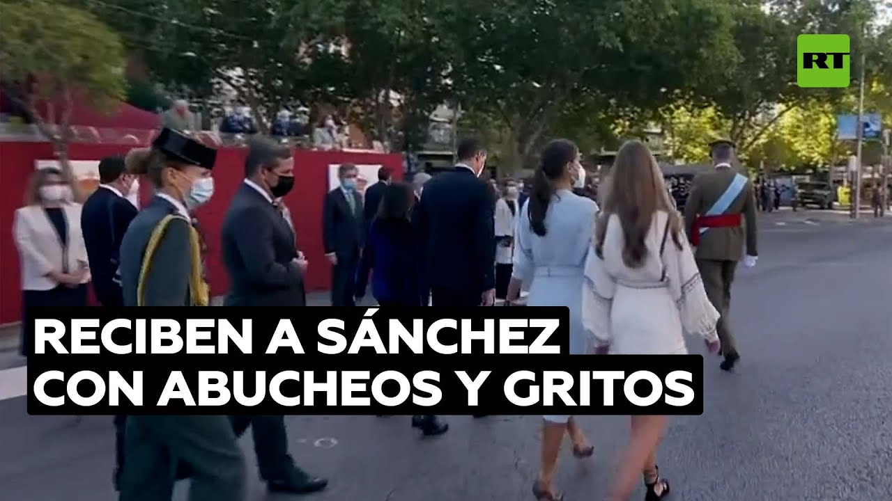 Abuchean a Sánchez y exigen su dimisión en el desfile militar del 12 de octubre