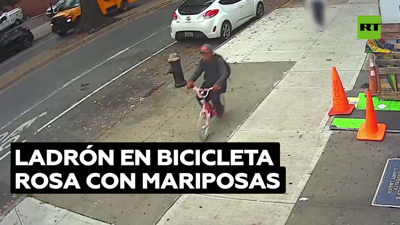 Buscan a un ladrón en una bicicleta infantil tras robarle el celular a una niña @RT Play en Español