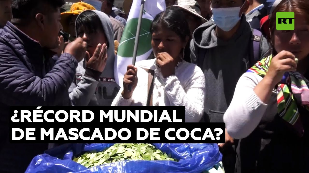 Cientos de cocaleros celebran un ritual de mascado de hojas de coca en La Paz @RT Play en Español