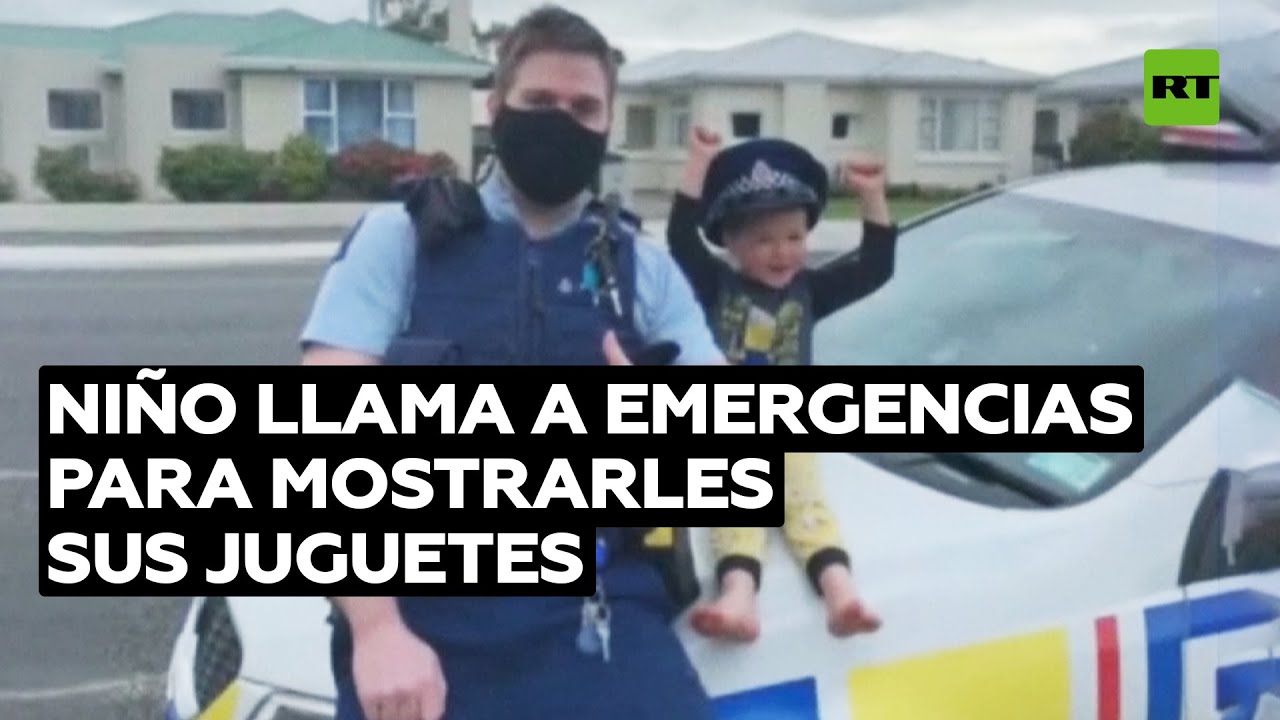 Un niño llamó a la Policía porque quería enseñarle sus juguetes a los agentes @RT Play en Español