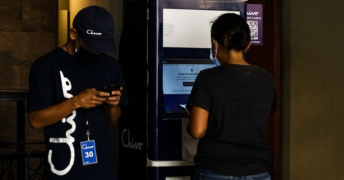 Hackers roban identidades con el sistema de verificación de la Chivo Wallet en El Salvador
