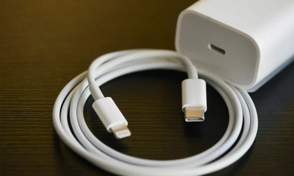 Estudiantes demandan a Apple por no incluir cargadores