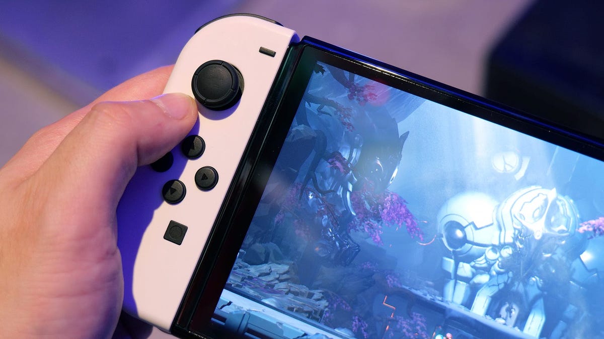 No quites el plástico a la Switch OLED, es un protector de pantalla