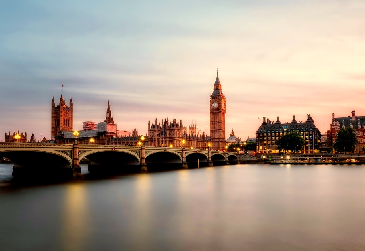 El Banco de Inglaterra busca fortalecer las regulaciones sobre criptomonedas