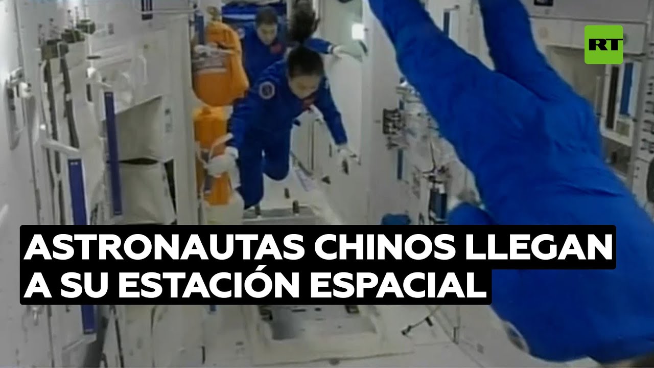 Tripulantes del Shenzhou-13 entran en el módulo de la estación espacial china @RT Play en Español