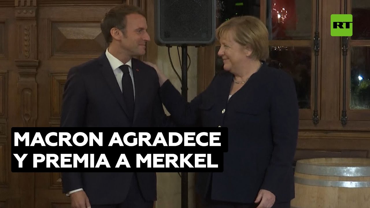 Macron se despide de Merkel y le otorga la máxima distinción