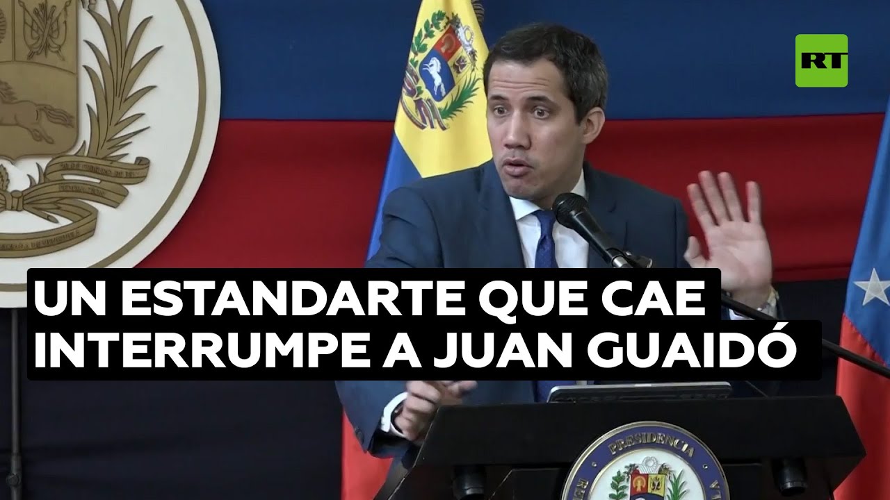 Escudo nacional se derrumba durante una conferencia de prensa de Juan Guaidó