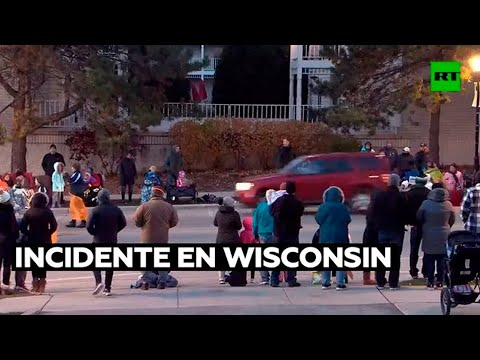Todoterreno impactara contra los participantes de un desfile de Navidad en Wisconsin