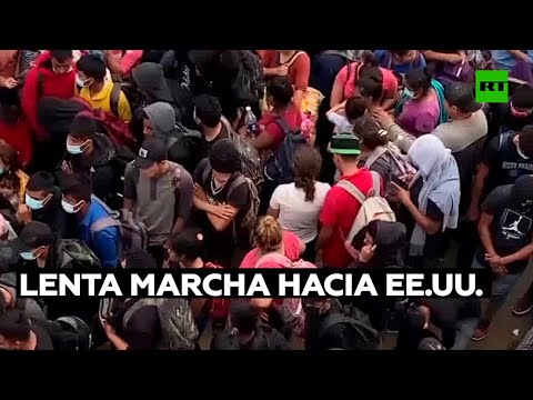 Una caravana de miles de migrantes centroamericanos continúa su lenta marcha