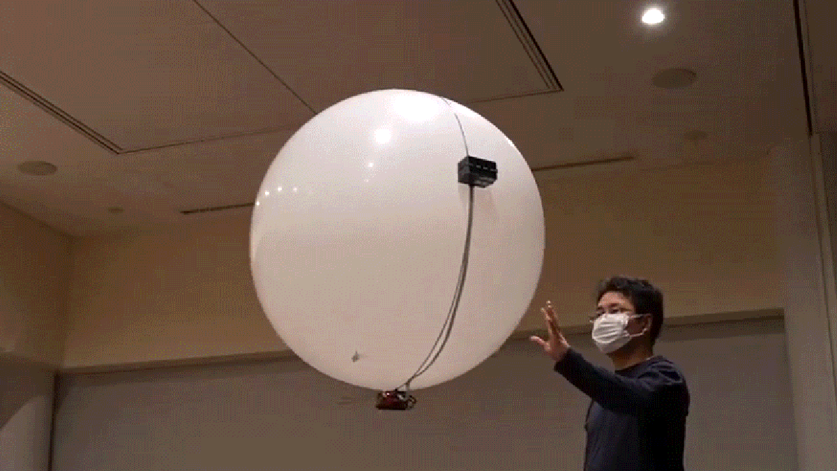 Ingenieros japoneses crean un dron con un globo de helio que se desplaza mediante ultrasonidos