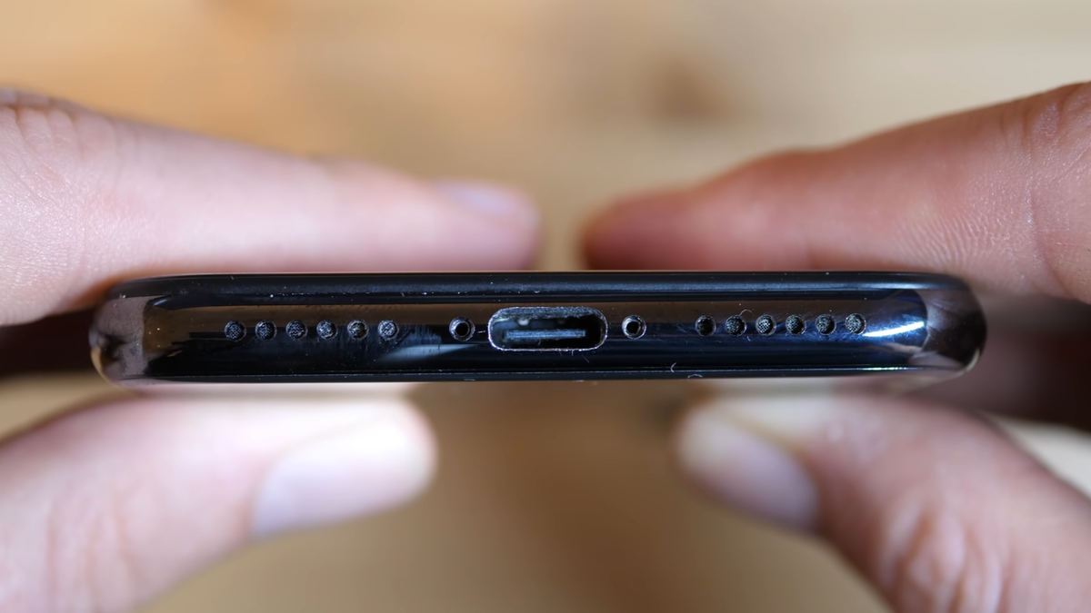 Ahora puedes comprar el primer iPhone con USB-C por 15.000 dólares