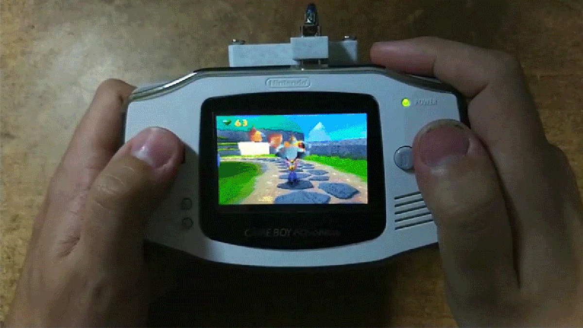 Consiguen que la Game Boy Advance mueva juegos de PlayStation con un cartucho supervitaminado