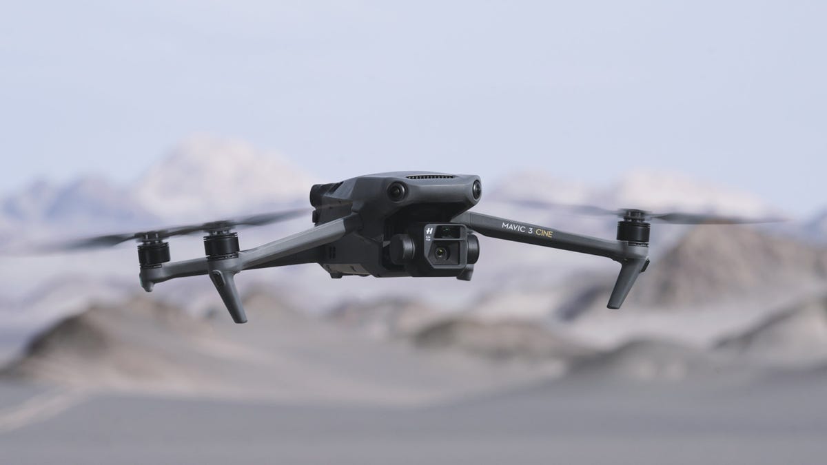 El DJI Mavic 3 es el nuevo rey de los drones con cámara Hasselblad y 46 minutos de vuelo por batería
