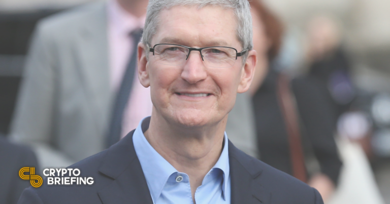 El CEO de Apple, Tim Cook, revela inversiones en criptomonedas