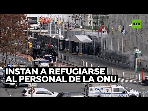 Hombre posiblemente armado con una escopeta fuera de la sede de la ONU