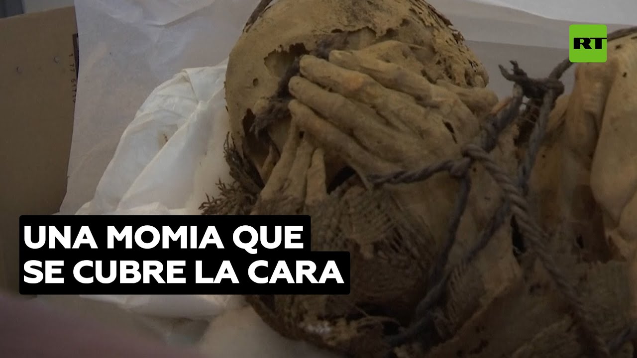 Momia de al menos 800 años cubierta de soguillas es desenterrada cerca de Lima @RT Play en Español