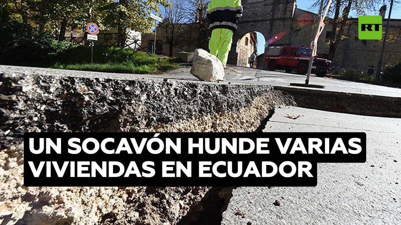 Un socavón hunde varias viviendas en Ecuador y provoca la evacuación de los habitantes