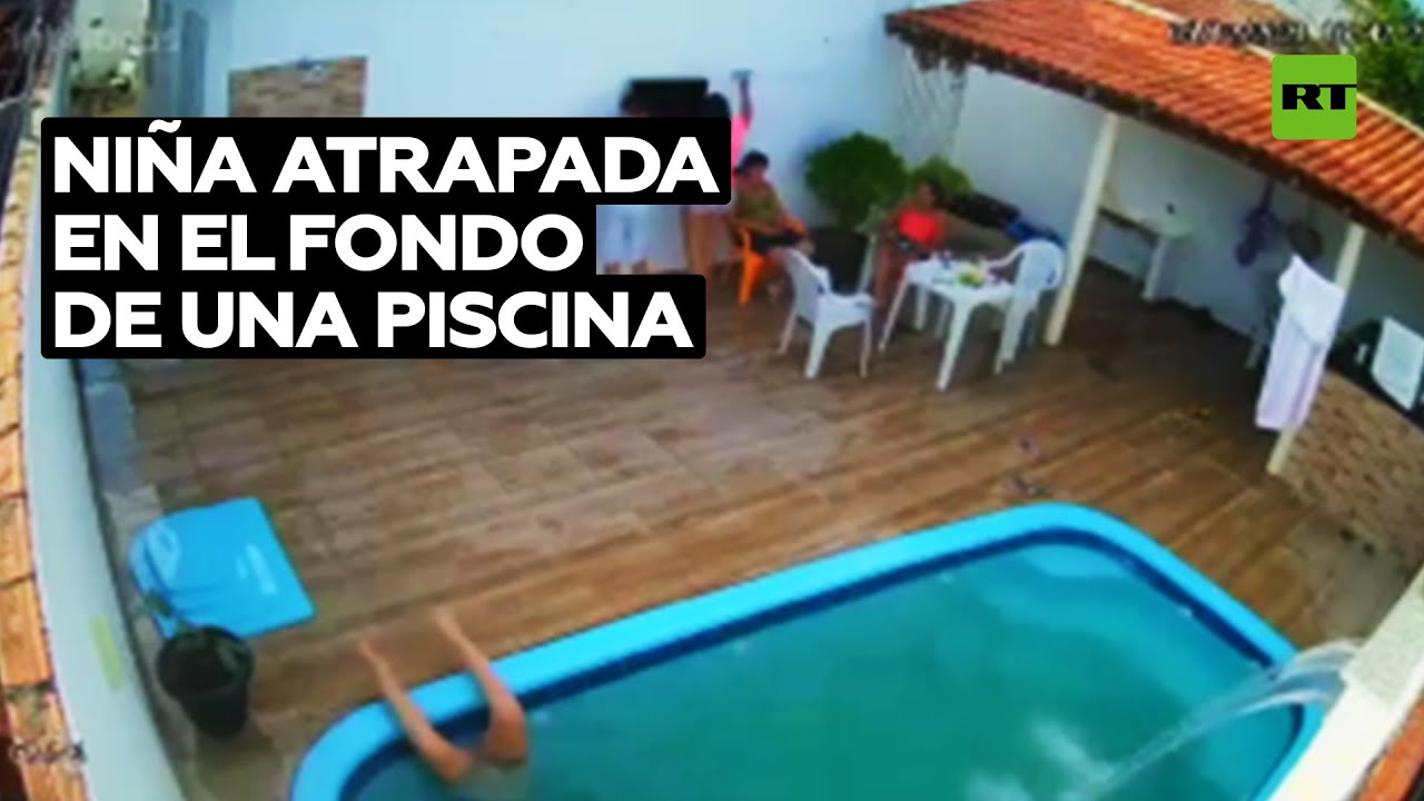 Niña pasa dos minutos bajo el agua tras quedar su pelo atrapado @RT Play en Español