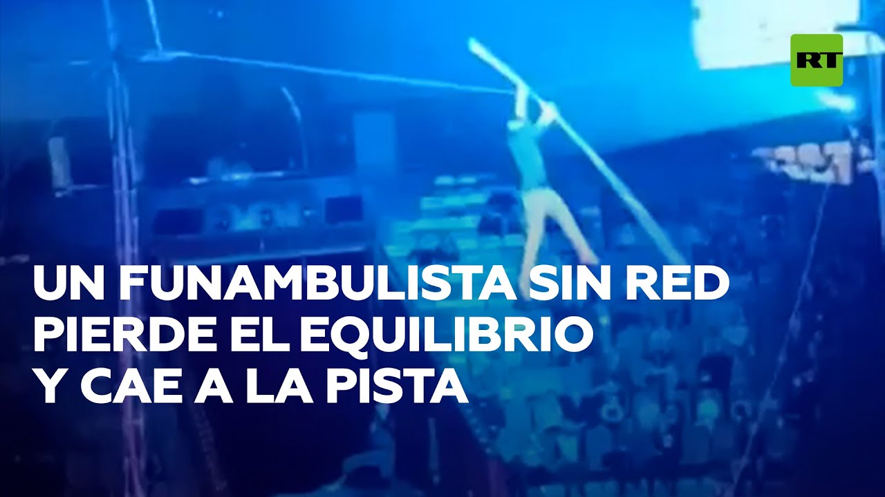 Un funambulista sin red pierde el equilibrio y cae a la pista @RT Play en Español