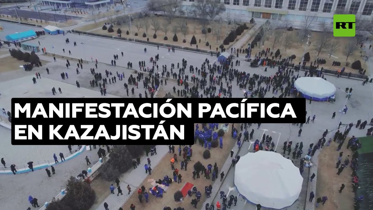 Manifestantes se congregan de forma pacífica en una ciudad kazaja