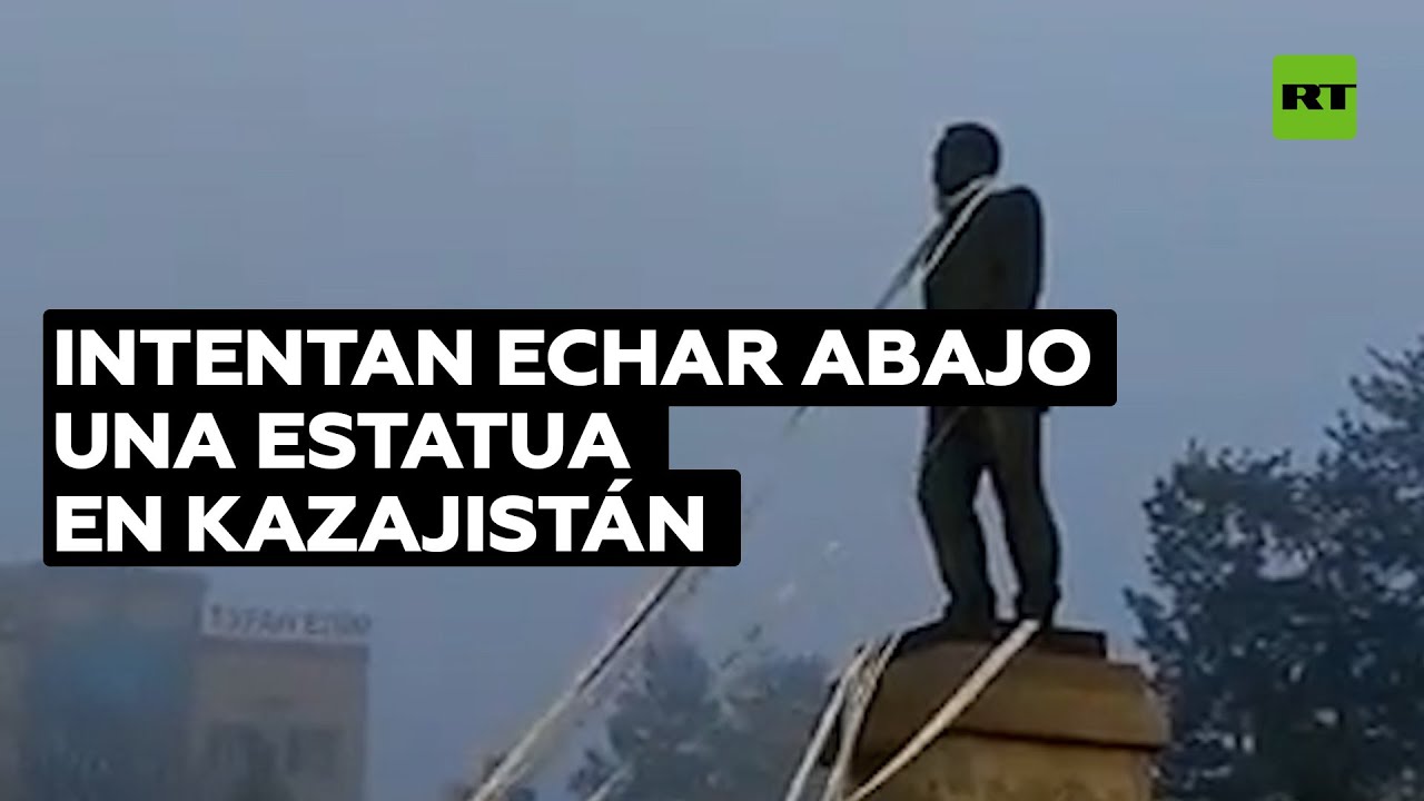 Intentan derribar la estatua del expresidente kazajo Nazarbaev