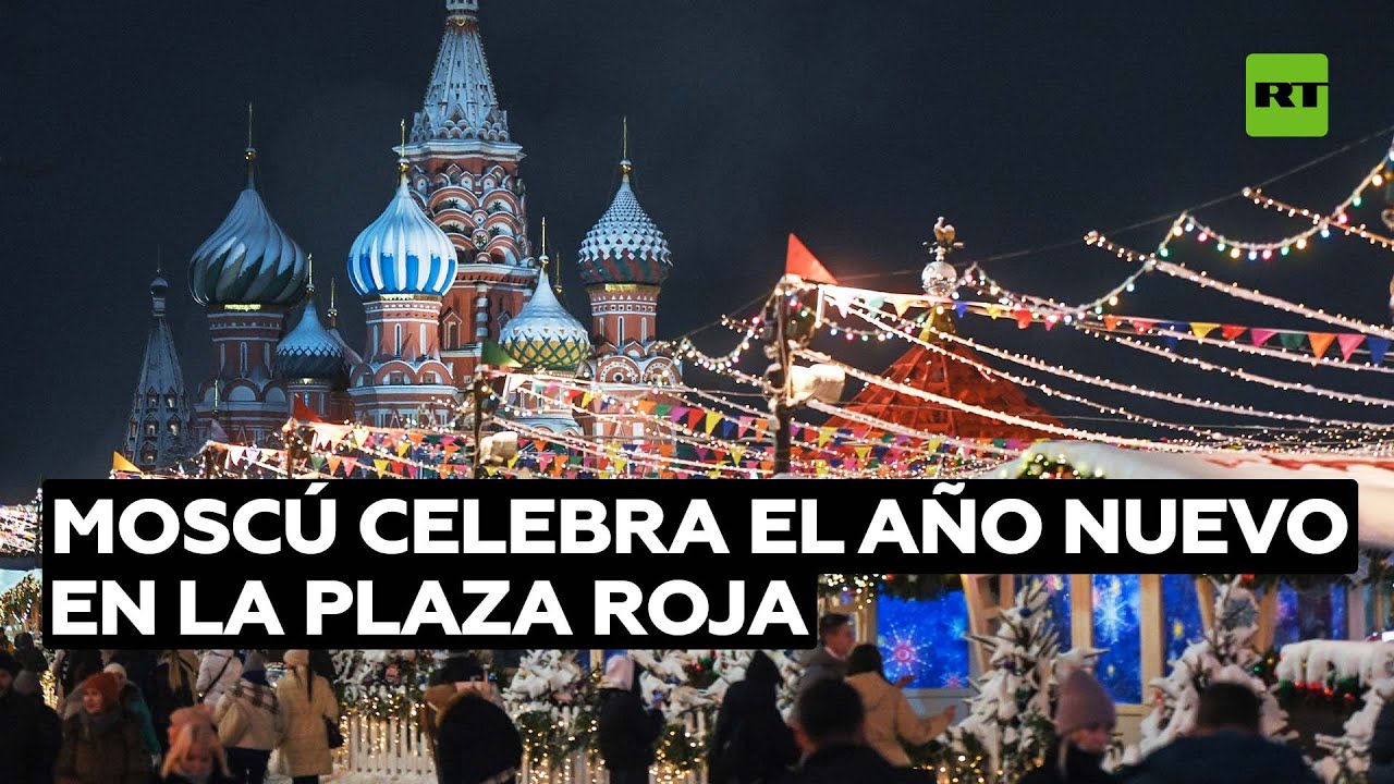 Los moscovitas recibieron el 2022 en un ambiente festivo en la Plaza Roja