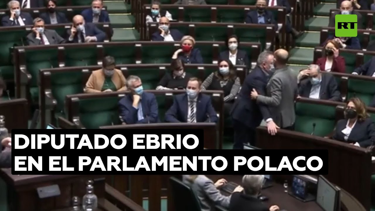 El exministro del Interior de Polonia llega borracho al Parlamento @RT Play en Español
