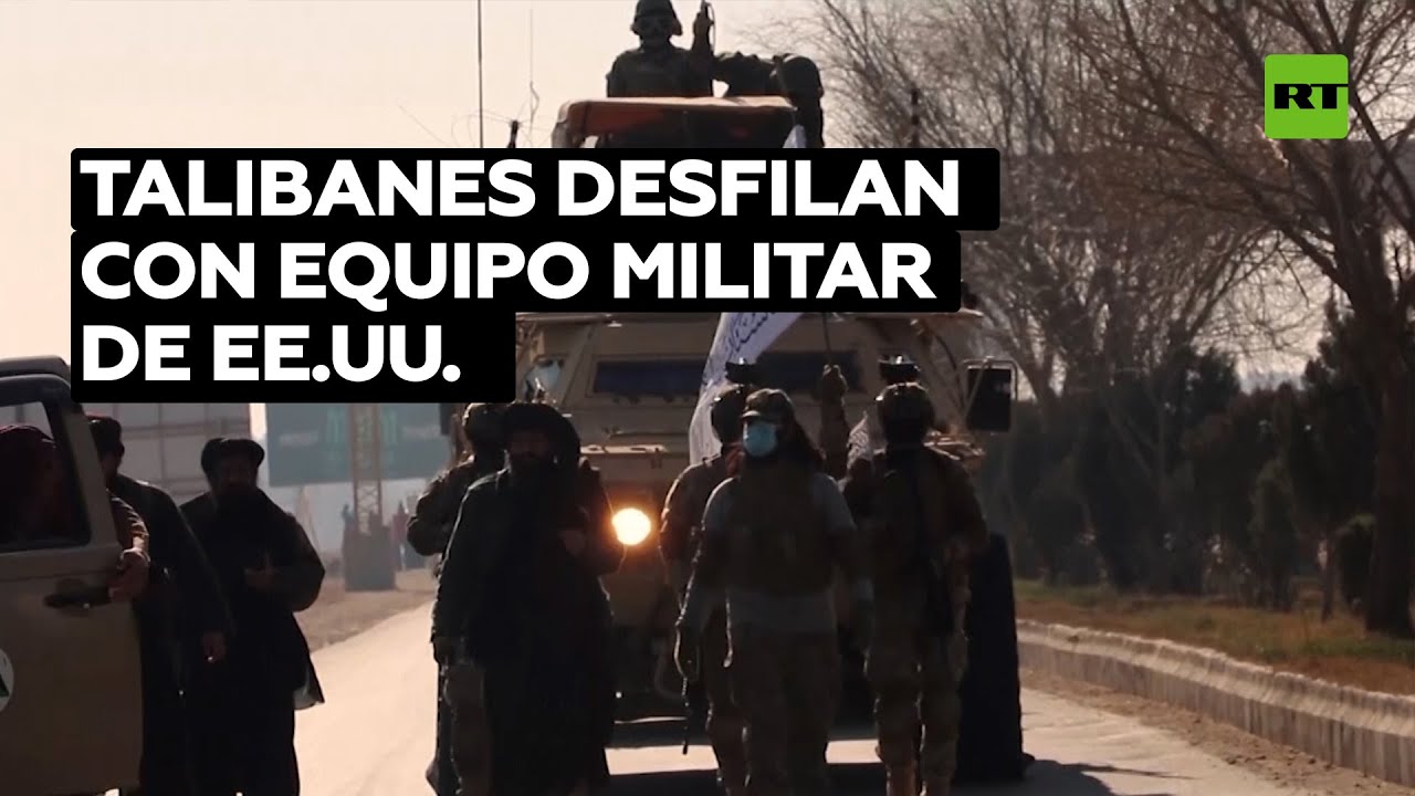 Desfile militar de los talibanes con vehículos estadounidenses