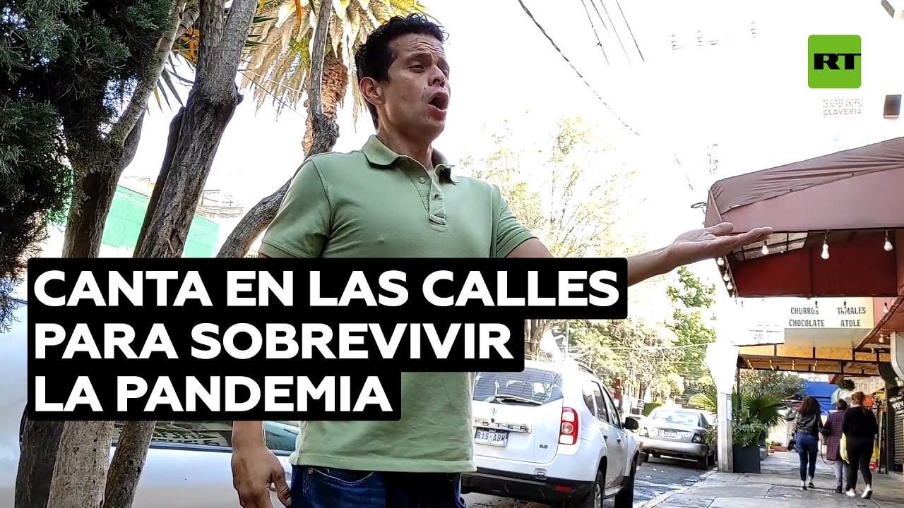 Tenor mexicano canta en restaurantes para sobrevivir a la crisis económica por la pandemia