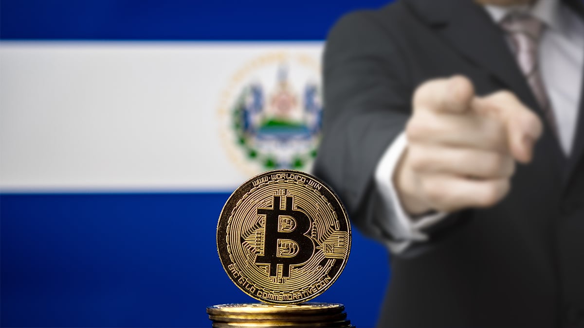 El Salvador recibe segunda advertencia del FMI por adoptar bitcoin