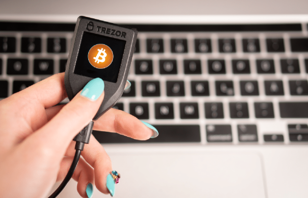Trezor y otras wallets de bitcoin se pliegan ante la “regla de viaje”