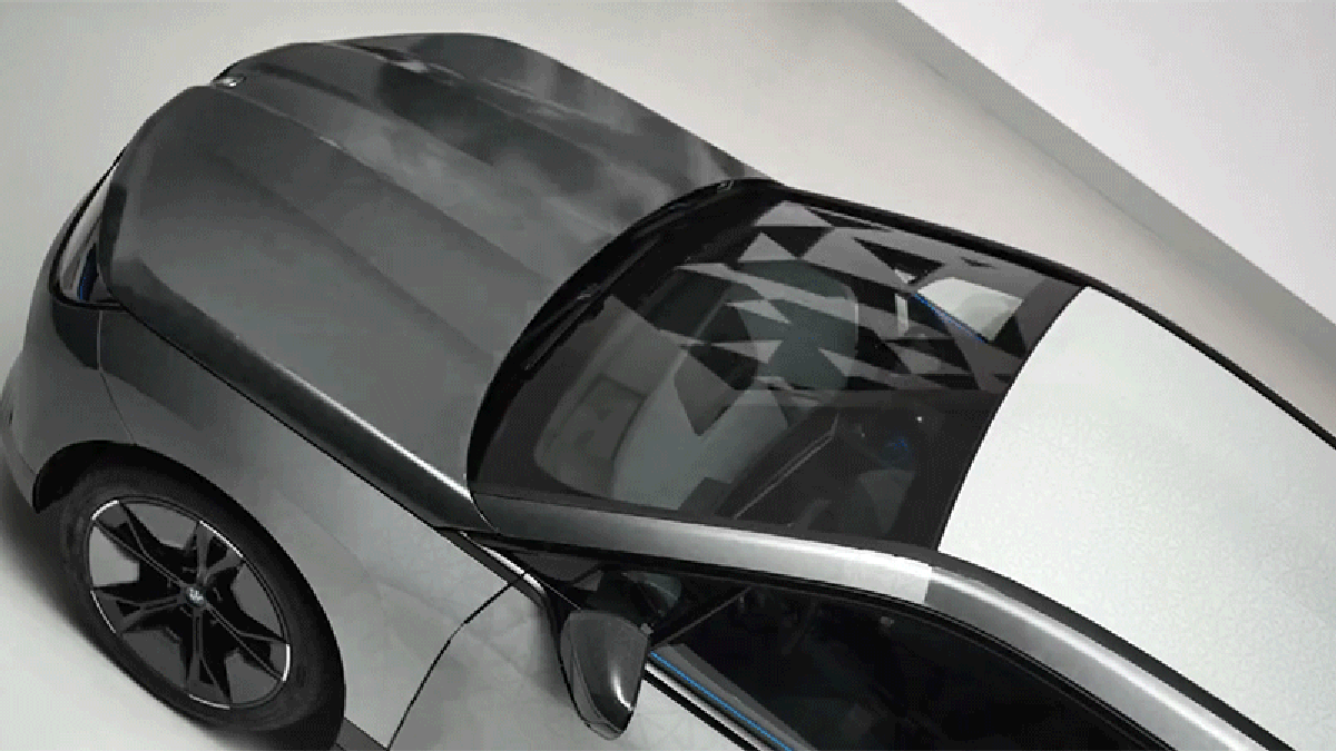 BMW creó un auto que cambia de color envuelto en papel electrónico