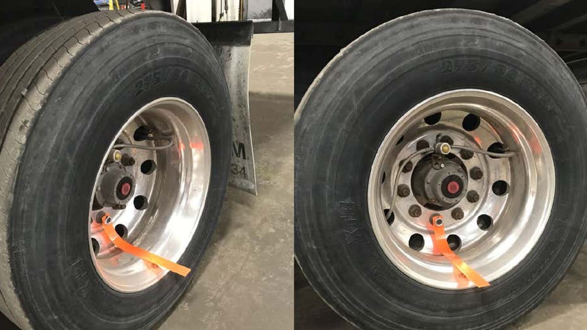 Qué son las tiras colgando de las ruedas de los camiones