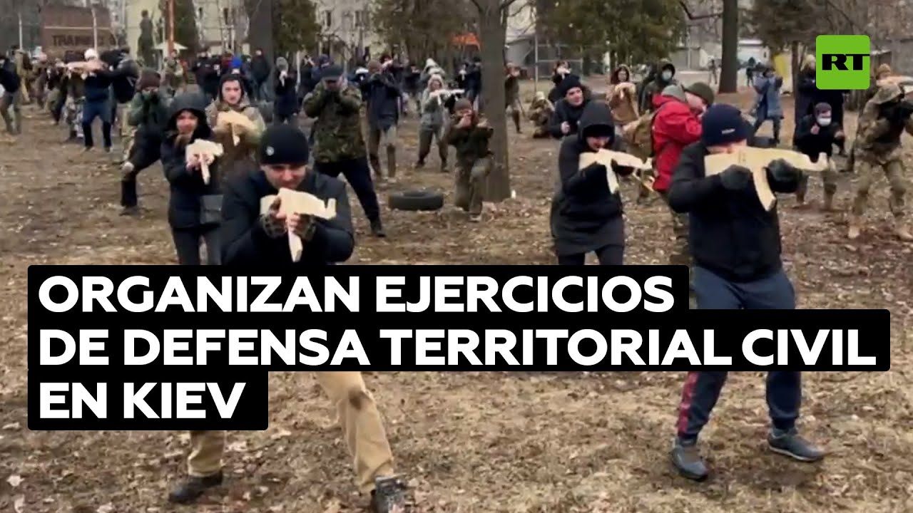 Los habitantes de Kiev participan en un ejercicio de defensa territorial civil