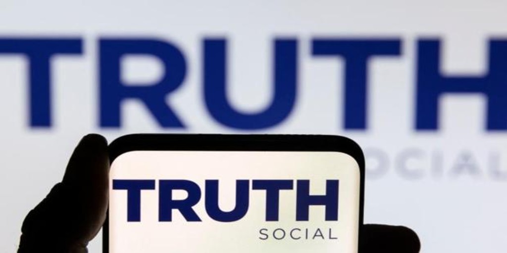 Donald Trump lanza Truth Social, su nueva red social para competir con Facebook y Twitter