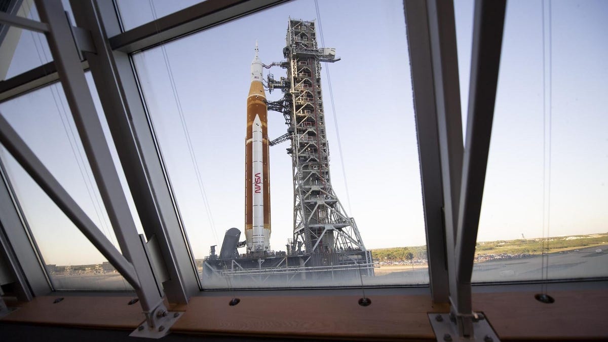 Después de varias pruebas fallidas, la NASA pospone el lanzamiento de su megacohete hasta agosto