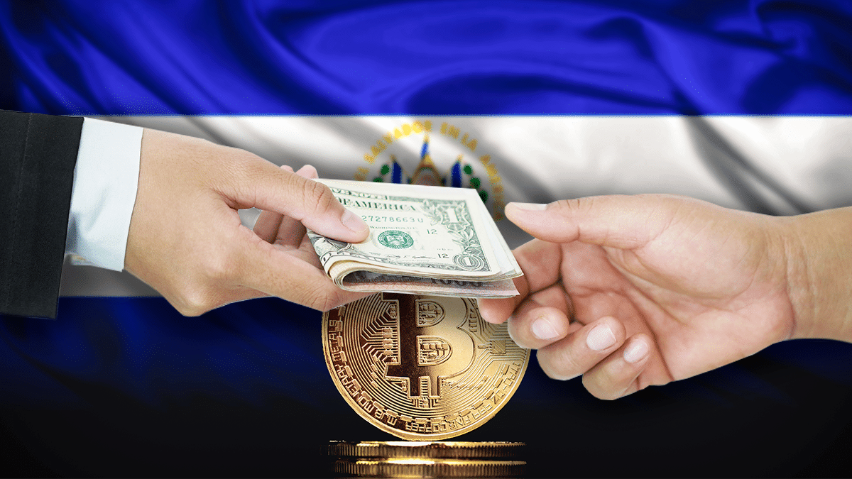 Los salvadoreños prefieren usar el dólar en vez de bitcoin como método de pago