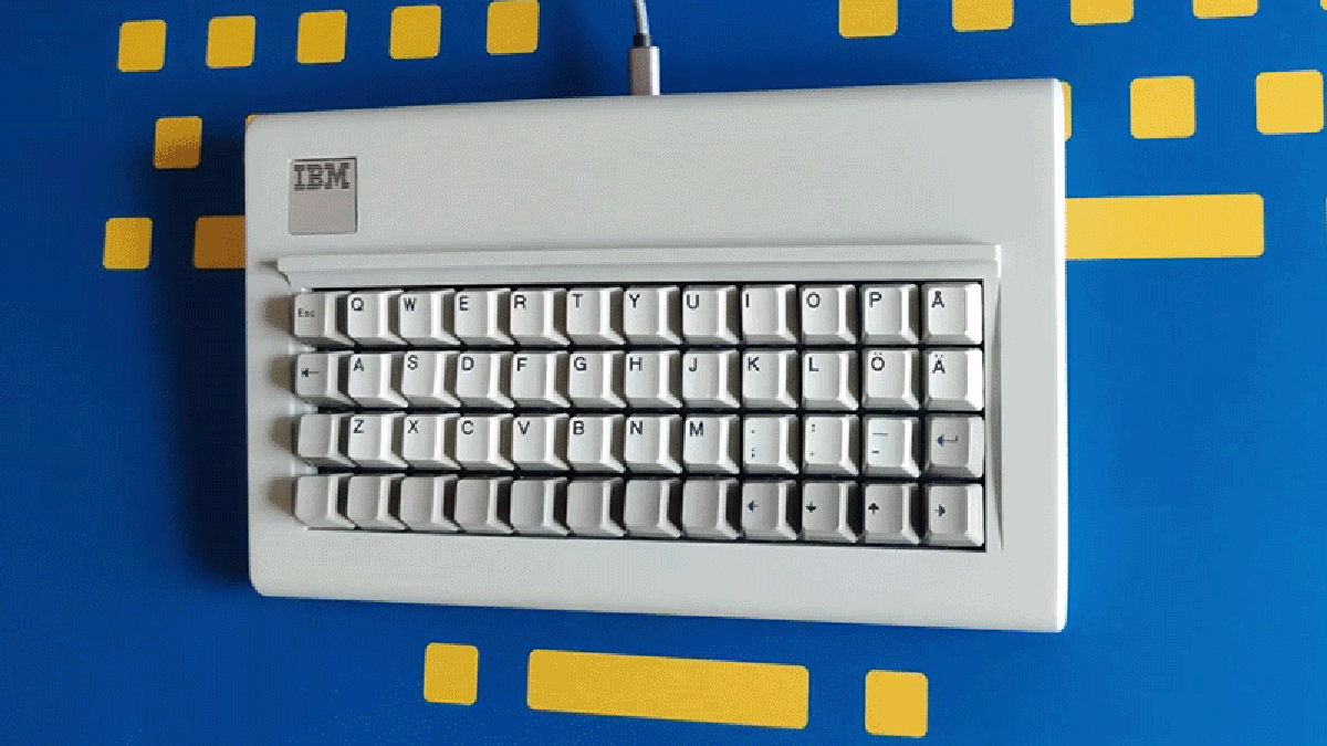 Se fabrica su propio teclado IBM Model F, en versión TKL