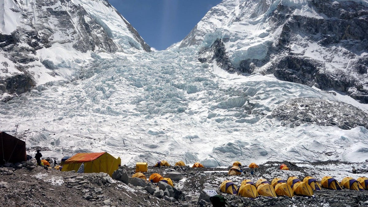 El campamento base del Everest se está derritiendo, así que Nepal lo va a trasladar