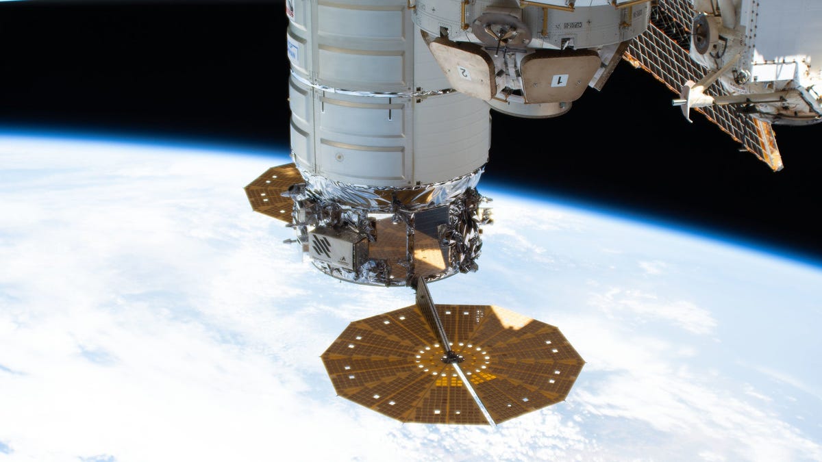 Nave espacial Cygnus logró maniobrar la Estación Espacial en prueba