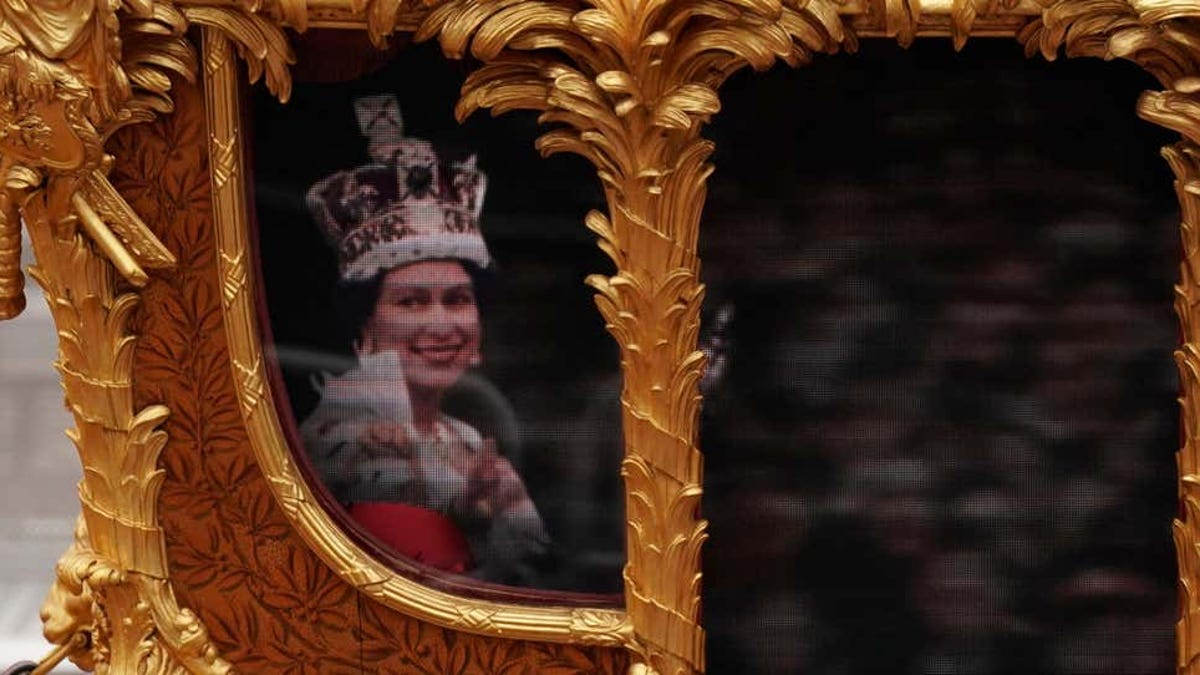 ¿Fue el paseo en carruaje virtual de la reina un holograma?