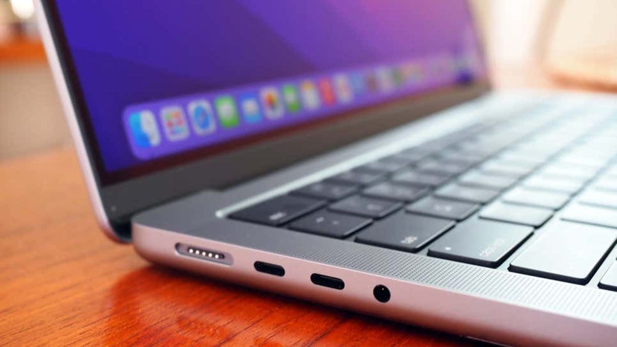 Apple patenta un teclado para MacBook que puede cargar teléfono