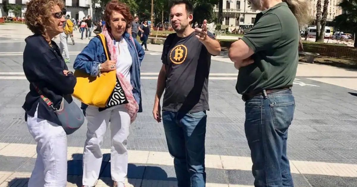 Este evangelista de Buenos Aires ofrece recorridos para exponer Bitcoin, a los turistas les encanta