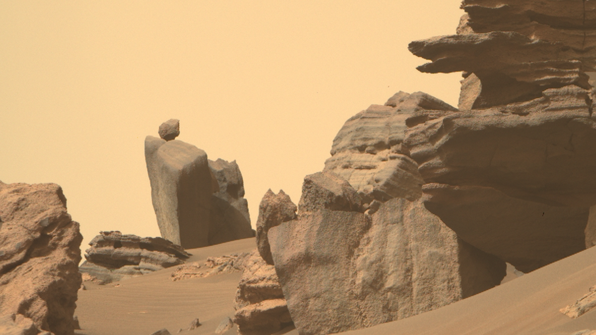 ¿Qué es esta extraña roca de equilibrio en Marte?
